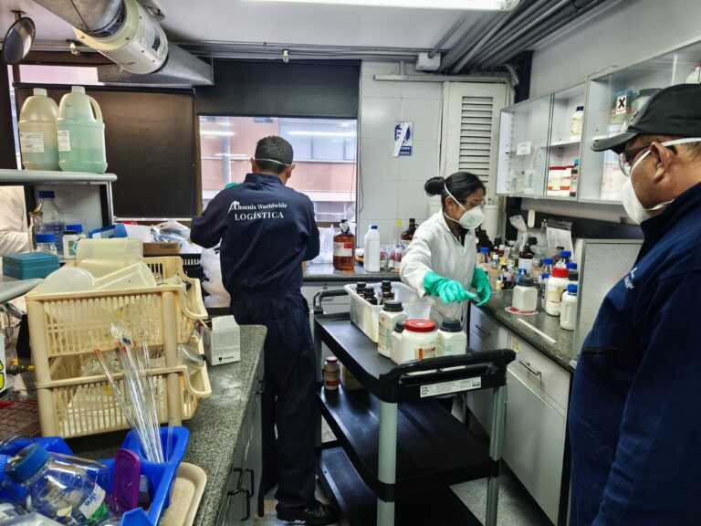 Verificación de reactivos Químicos Phoenix Worldwide Logistics Colombia