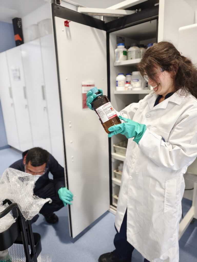 Verificación de reactivos Químicos Phoenix Worldwide Logistics Colombia